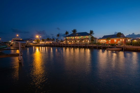 THE GEORGE TOWN YACHT CLUB AT NIGHT!